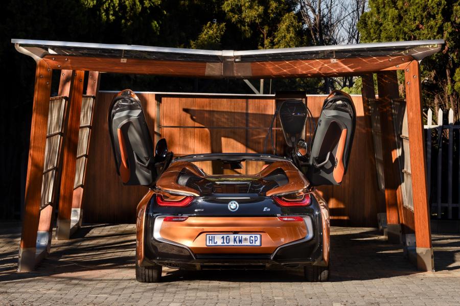  BMW i8 Roadster (I15) 2018 года  (ZA) (фото 31 из 44)